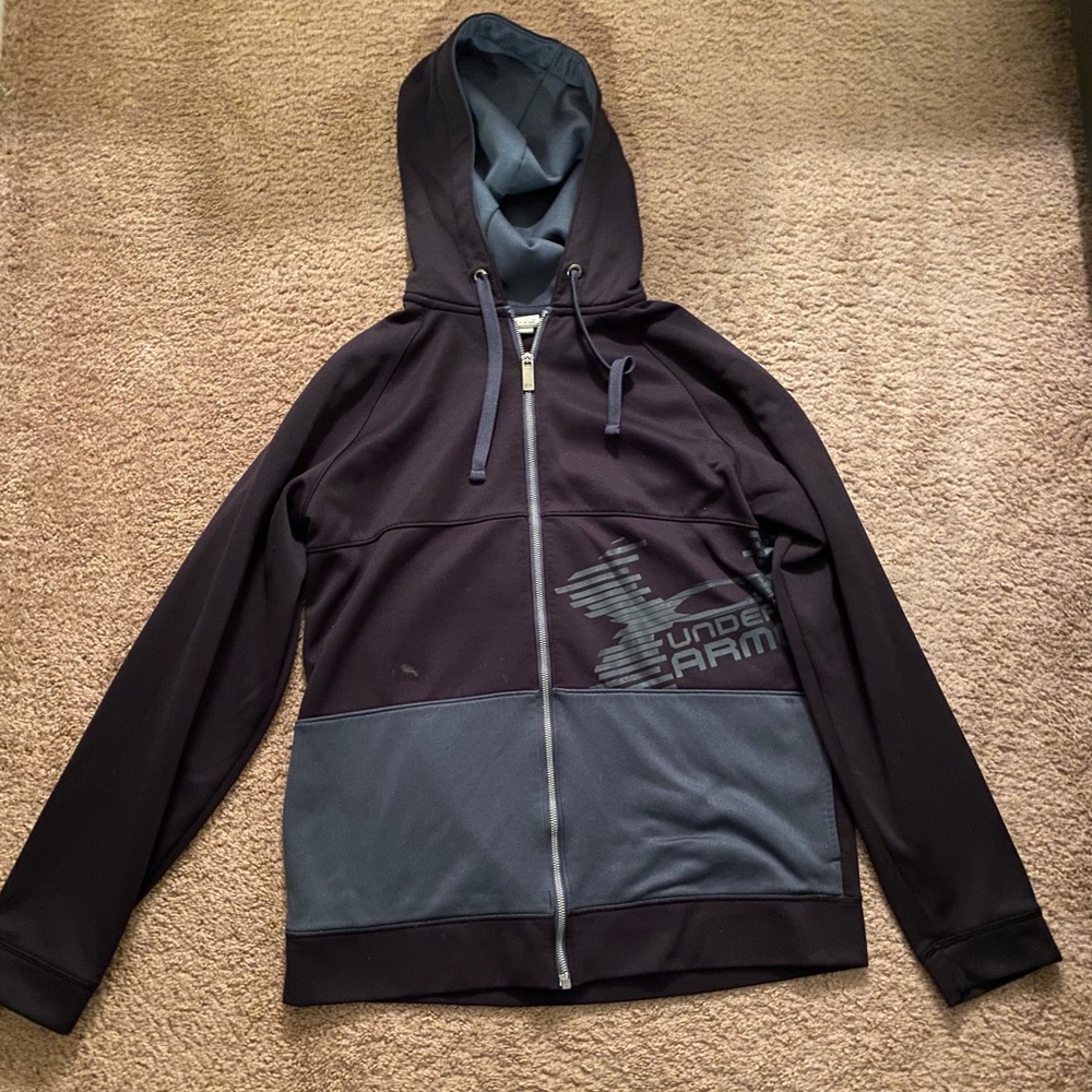 Under Armour Men’s medium sweater with hood